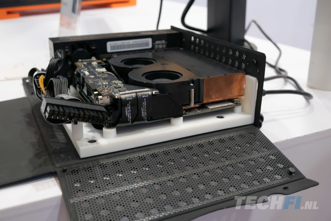 De Geometric Future Model 0 is een mini-ITX behuizing die je in een handomdraai kunt open- en dichtvouwen.