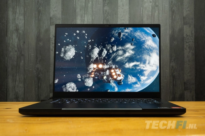 De Razer Blade 14 (2023) is een slanke, compacte laptop met zeer krachtige AMD processor, fraai beeldscherm en voldoende grafische prestaties voor de meeste games.<br />
(Alle foto's bij dit artikel zijn gemaakt door Tom Kauwenberg.)