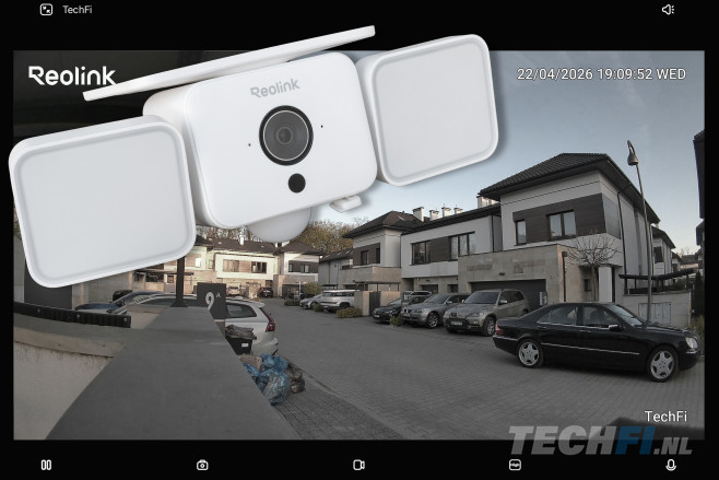 De Reolink Floodlight Series F310B is een prima beveiligingscamera die geheel zelfstandig - en draadloos - kan werken dankzij een ingebouwde accu en zonnepaneel. De krachtige verlichting, snelle WiFi en 2-wegcommunicatie zijn sterke punten.