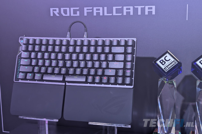 Eindelijk: een 'mainstream' mechanisch ergonomisch toetsenbord -  de ROG Falcata
