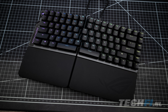 De ROG Falcata is een ergonomisch gespleten en draadloos toetsenbord, geijkt op pijlsnelle Hall-effect gameprestaties.&nbsp;<br />
(Alle foto's bij dit artikel zijn gemaakt door Tom Kauwenberg.)