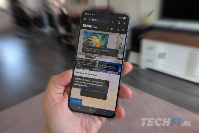 De Samsung Galaxy A57 is dunner en lichter dan zijn voorganger, maar ook duurder.