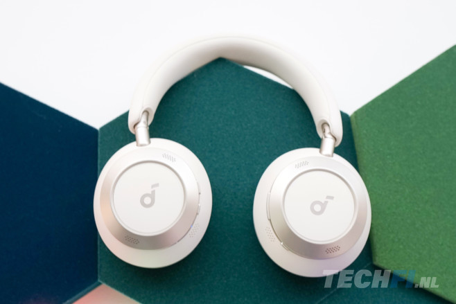 De Soundcore Space One Pro hoofdtelefoon maakt indruk met zijn effectieve ruisonderdrukking, lange accuduur en goede geluidskwaliteit.&nbsp;