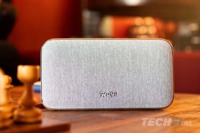 De Teufel Motiv Go Voice is de variant met Google Assistent en WiFi. De Motiv Go is er dan weer in meer kleuren en met een wat uitgesprokener retrodesign.