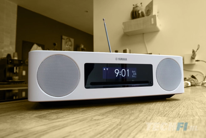 Hij oogt als een moderne versie van een ouderwetse keukenradio, maar de Yamaha MusicCast 200 heeft heel wat meer pijlen op de boog.&nbsp;
