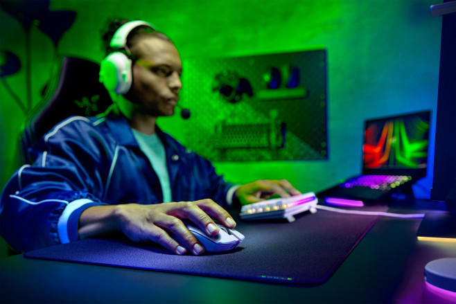 De draadloze Razer Viper V2 Pro gaming muis voor e-sporters weegt slechts 58 gram - zonder gaten in de buitenkant