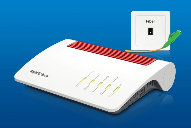 De Fritz!Box 5590 Fiber is het luxere, duurdere broertje van de 5530 Fiber