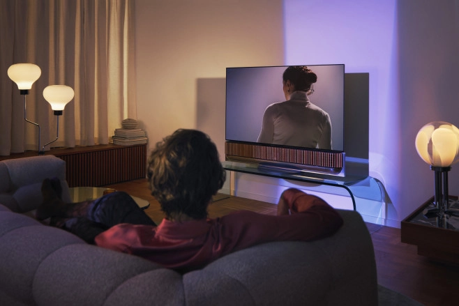 De Beosound Theatre is in elk opzicht extravagant, maar voor de gelukkige sterveling die hem kan betalen, brengt hij zeker niet alleen een bijzonder design de huiskamer in.