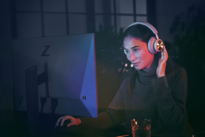 De nieuwe versie van de B&O Beoplay Portal gaming headset werkt ook met PC, PlayStation en mobiele apparaten