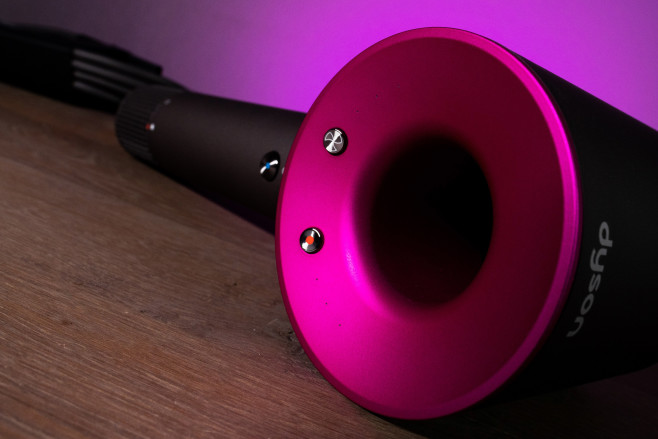 Dyson Supersonic haardroger + Flyaway opzetstuk review: met een piekfijn kapsel aan tafel