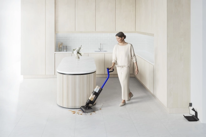 Niettegenstaande de officieel door Dyson verstrekte afbeeldingen, kan de WashG1 door iedereen (m/v/x/) bediend worden ;)