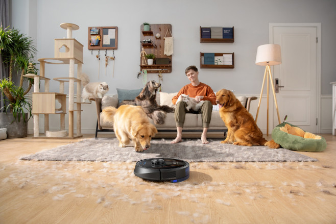 Eufy RoboVac X8 Hybrid stoft, dweilt en bepaalt zelf waar hij heen moet