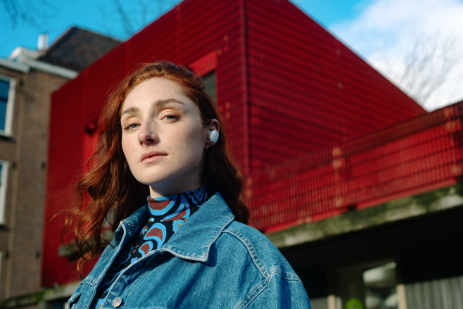 De Fairbuds van Fairphone zijn duurzame draadloze in-ears. Naast noise-cancelling en een app met equalizer bieden ze de mogelijkheid onder meer de accu's te vervangen, wanneer die versleten zijn.