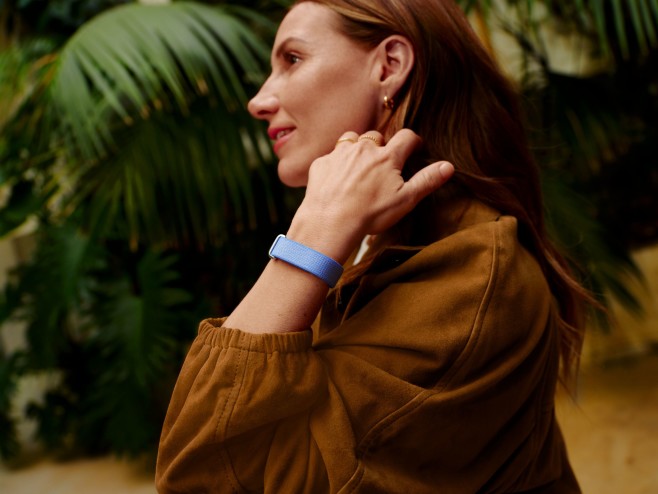 De Google Fitbit Air is een minimalistische gezondheidstracker die samenwerkt met een vernieuwde Google Health app met ingebouwde AI-gezondheidscoach.&nbsp;