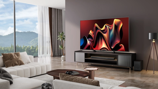 De Hisense U7N, het U7 model van 2024, heeft een fors hogere helderheid dan het model van vorig jaar. Hi geeft daarmee ook bij veel omgevingslicht schaduwnuances goed weer.