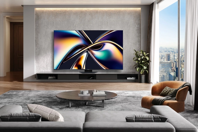 De Hisense U8Q onderscheidt zich met snelle HDMI 2.1-aansluitingen &eacute;n een heuse DisplayPort-ingang, zeer hoge helderheid en de mogelijkheid 165 beelden per seconde in 4K te tonen in combinatie met een game PC.