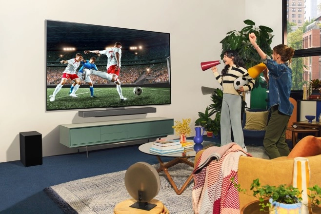 De LG OLED C4 biedt met zijn OLED EX paneel ook zonder MLA-laag voldoende helderheid om overdag van te genieten.&nbsp;