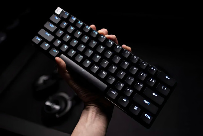 De Logitech G Pro X 60 is een zeer compact toetsenbord, dat via de Keycontrol functie en een aparte G-Shift toets toch een groot aantal functies kan aanroepen.