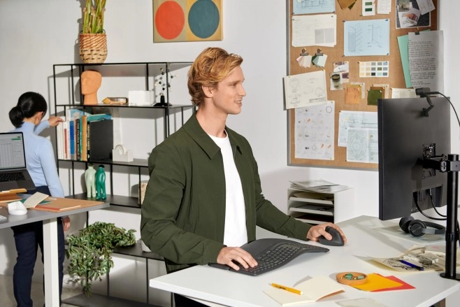 De Logitech Lift is een goedkopere variant van de MX Vertical, en ook beschikbaar voor linkshandigen