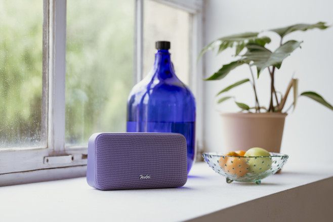 De Teufel Motiv Go 2 Bluetooth speaker is er in lavendelpaars, naast zilverwit en zwart.&nbsp;