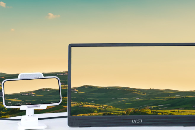De MSI Pro MP161 E2 koppel je moeiteloos aan smartphones, tablets en digitale camera's om direct op vakantie je mooiste beelden te selecteren.