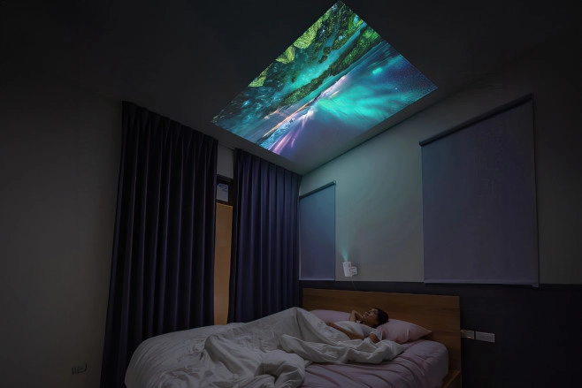 De Philips NeoPix 230 Smart is een projector die je flexibel kan inzetten. Projecteren op het plafond behoort ook tot de mogelijkheden.
