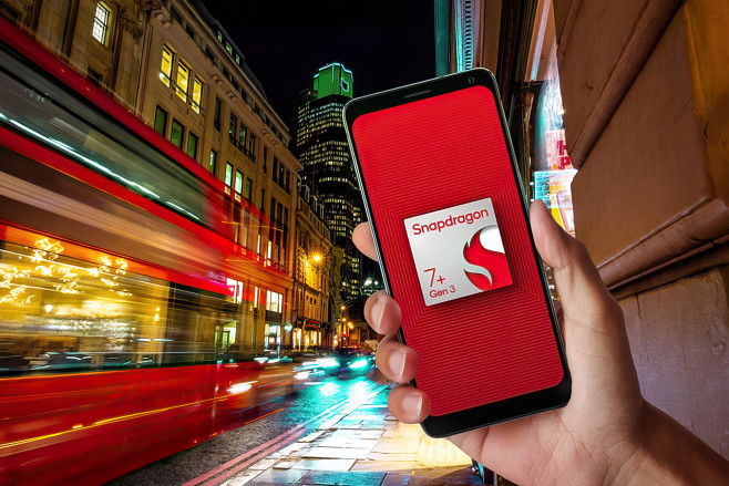 De Snapdragon 7+ Gen 3 is een mobiele processor met een interessante mix van functies, bestemd voor nog relatief betaalbare, maar krachtige smartphones. (Beeld: <a href="https://www.qualcomm.com/news/releases/2024/03/qualcomm-champions-the-most-powerful-snapdragon-7-series-yet--sn?mkt_tok=Mzg1LVRXUy04MDMAAAGSABHCA7NRdBmNZhoXHWXxnrAK_XX3CvAzNnwJO3lXIOzRt6Fxo7t088H8rGMlWxSKebsoVwziJ2HdMQ2N9DxSo6mZP6FG6gbfs-VjRkCLMJH-V5U" target="_blank">Qualcomm</a>)