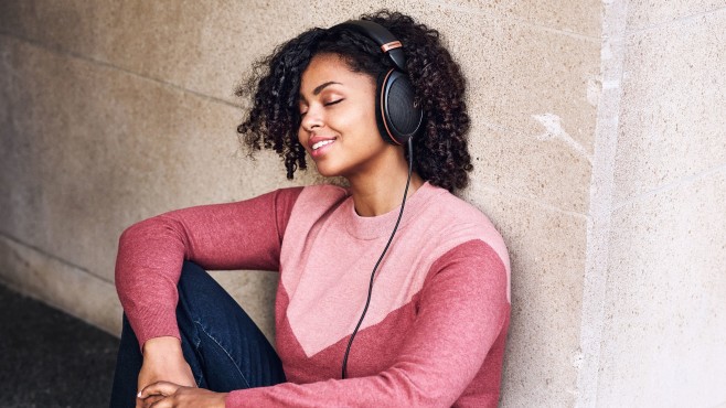 De Sennheiser HD 505 hoofdtelefoon moet mensen aanspreken die m&eacute;&eacute;r willen horen van hun favoriete muziek - zeker als dat relatief complexe genres zijn met meer elementen dan een stampende baslijn.