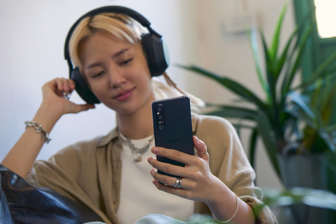 Exmor T for mobile sensor van Sony Xperia 1V lonkt naar full-frame camera prestaties