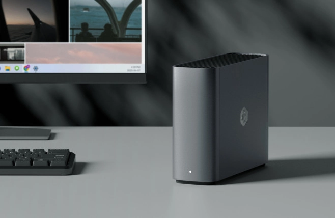 De Synology BeeStation Plus heeft 8TB opslag en voldoende processorkracht om Plex Media Server te draaien.