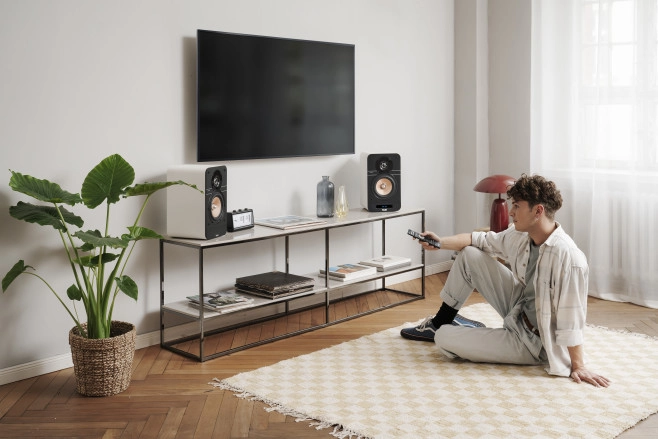 De Teufel Ultima 25 Active boekenplank luidsprekers zien eruit als een interessant alternatief voor een soundbar bij de TV.