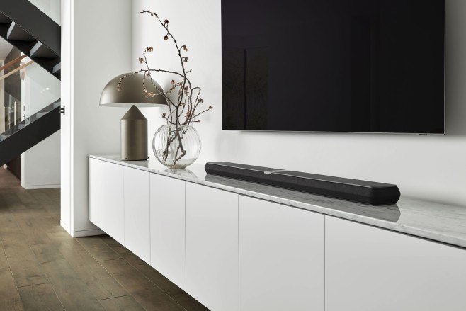 B&W Panorama 3 soundbar heeft geen andere speakers nodig | TechFi