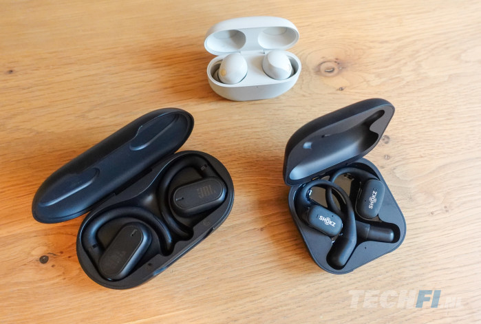 JBL Soundgear Sense en Shokz OpenFit, met boven de Sony WF-1000XM5
