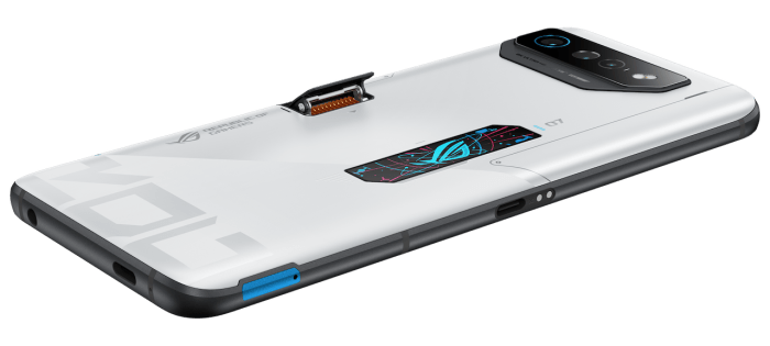 ASUS ROG Phone 7 Ultimate met aansluiting voor AeroActive Cooler 7 accessoire
