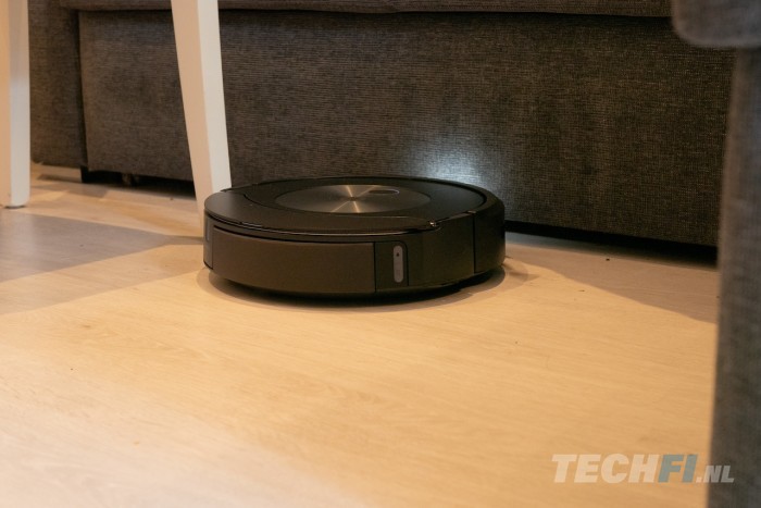 Het verkennen van een ruimte door de iRobot Roomba Combo j7 gaat gepaard met veel 'aftasten'.