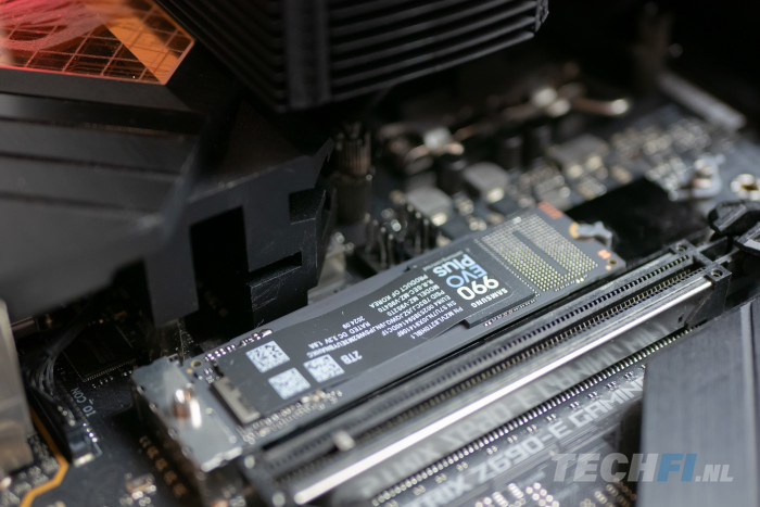 Samsung SSD 990 EVO Plus in een PCI-Express 5.0 sleuf
