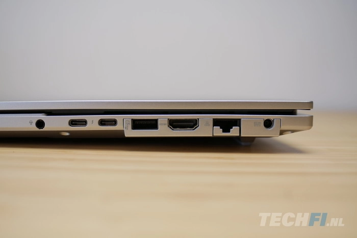 ASUS Vivobook Pro 15 OLED 2024 aansluitingen rechts