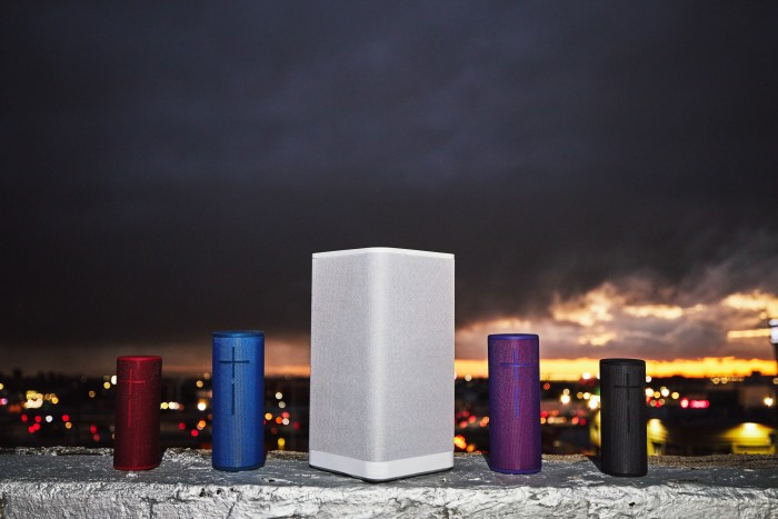 De Ultimate Ears Hyperboom naast de Megaboom en de 'gewone' Boom
