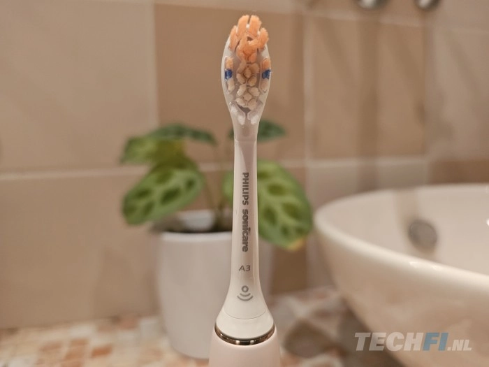 De opzetborstels voor de Philips Sonicare 9900 Prestige moeten zo'n 200 poetsbeurten meegaan.