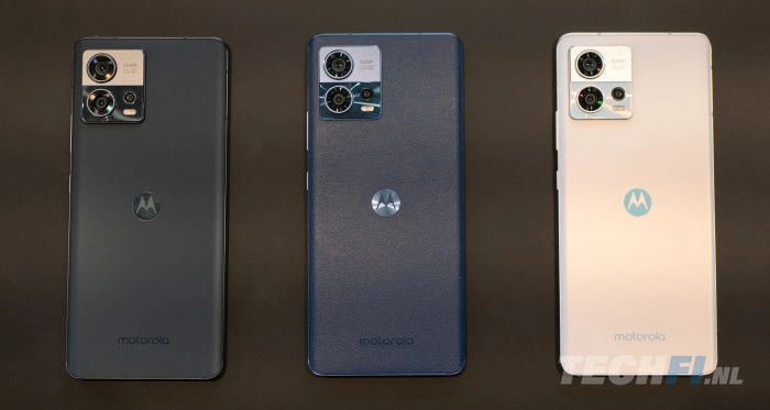 De Motorola edge 30 fusion in zwart, blauw met 'vegan leather' en wit