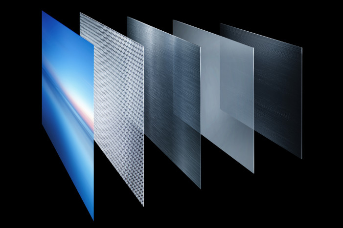 Het Master OLED Ultimate is opgebouwd uit meerder lagen, waaronder om warmte af te voeren.
