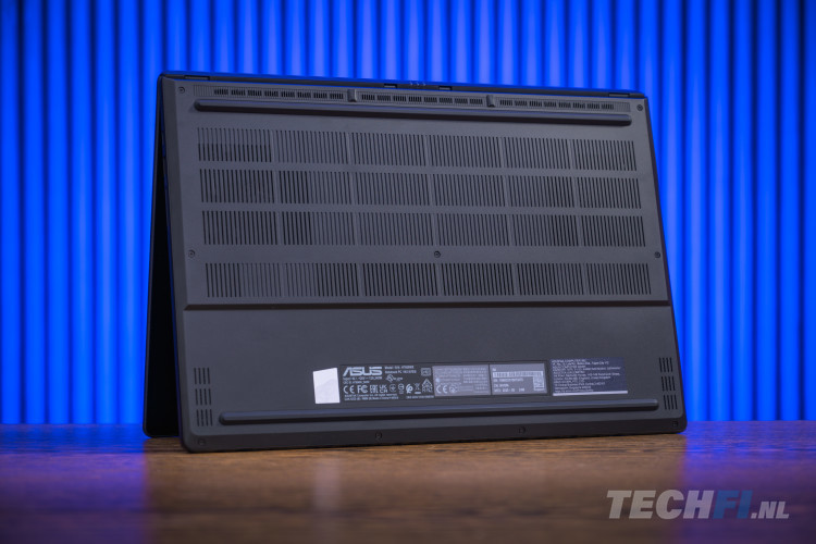 ASUS ProArt P16 (2026) onderkant