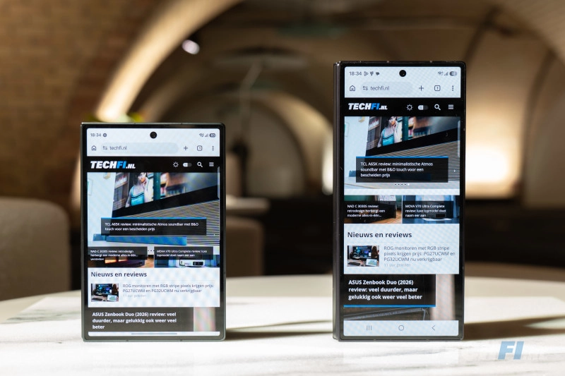 Samsung Fold8 naast Fold8 Ultra dichtgeklapt