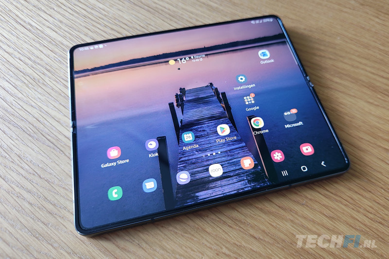 Samsung Galaxy Z Fold 4 - home screen opengevouwen