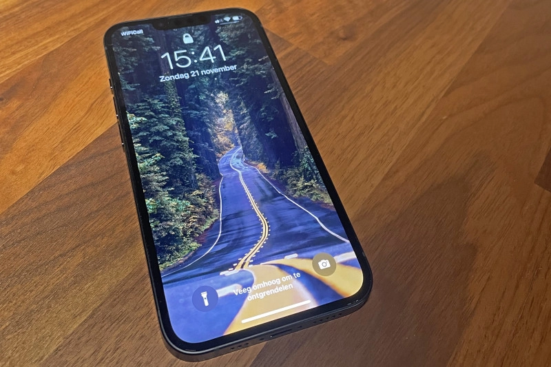 Apple iPhone 13