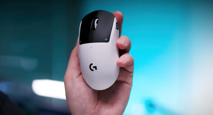 Logitech G Pro X2 Superstrike in hand