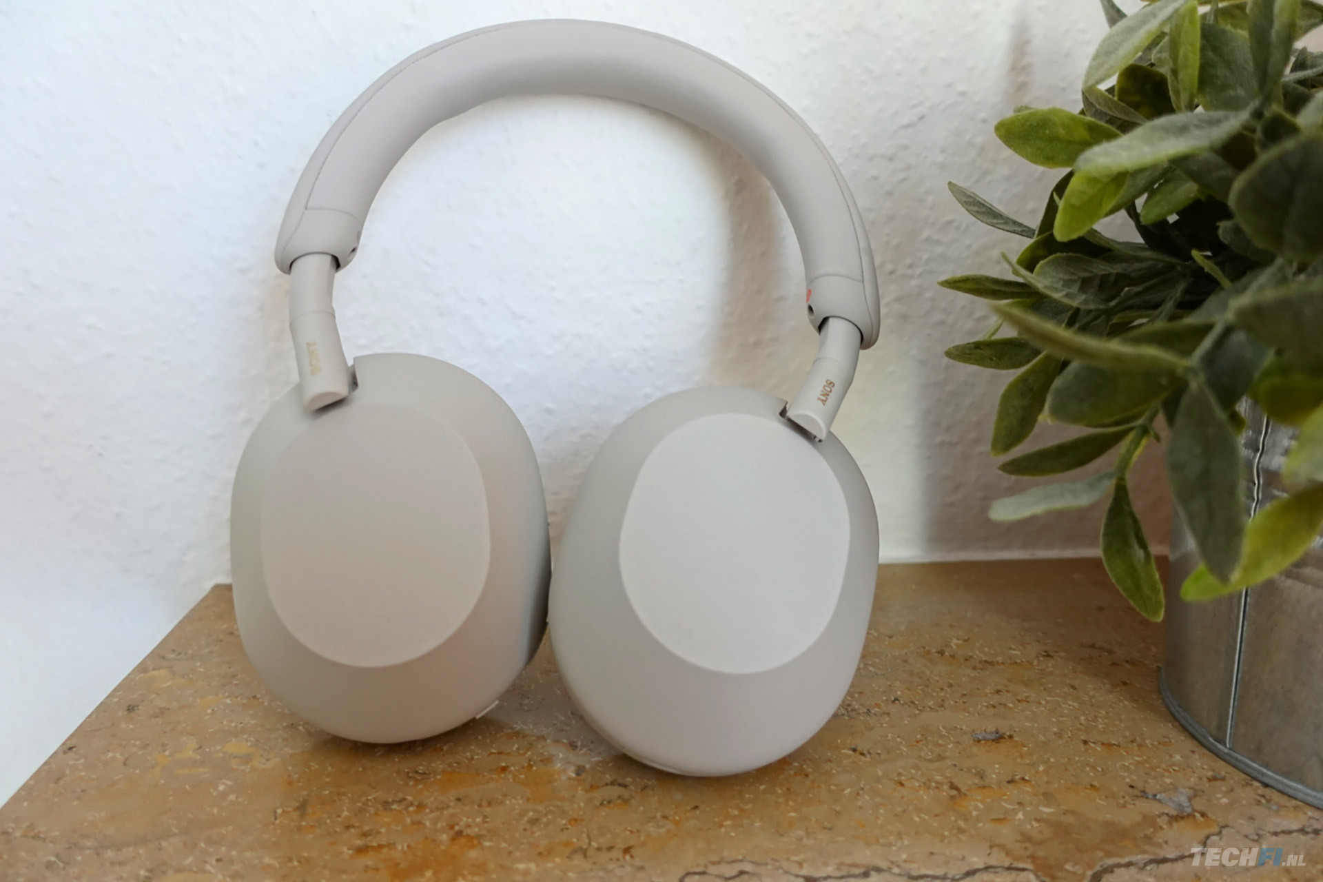 Sony WH-1000XM5 review: de NC-troon blijft van Sony | TechFi