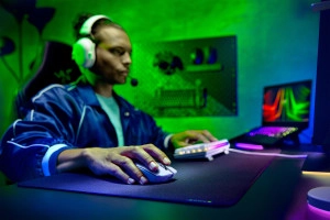 De draadloze Razer Viper V2 Pro gaming muis voor e-sporters weegt slechts 58 gram - zonder gaten in de buitenkant