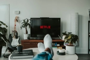 Nederlanders kijken liever naar advertenties dan meer te moeten betalen voor streamingdiensten