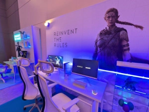 Philips Evnia in 2026: zelfde design, nieuwe modellen, een nieuwe identiteit en: Ambiscape